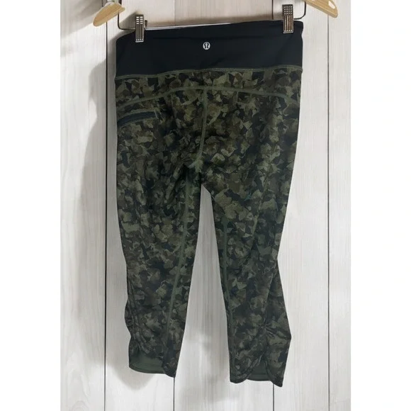 Lululemon Run Top Speed Crop Full On Luxtreme Mystic Jungle Fatigue Camo Size 4 - Picture 2 of 16